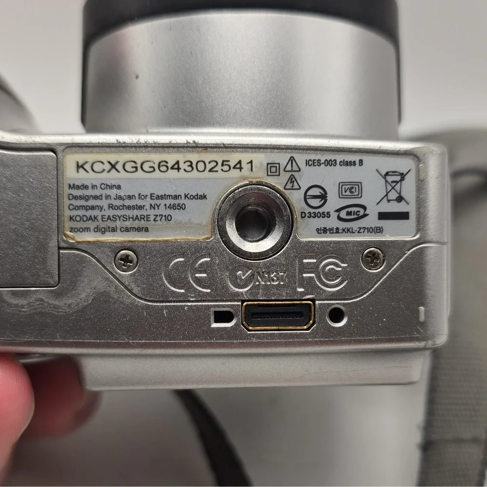 Kodak EasyShare Z710 7.1MP Point & Shoot 10x Optical Zoom Silver & Case NOT WRKG